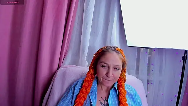 Snapshot of Gerald_and_Kristy chatting on November 18, 2025, 10:29 am Gerald and Kristy online show from November 18, 2025, 10:29 am