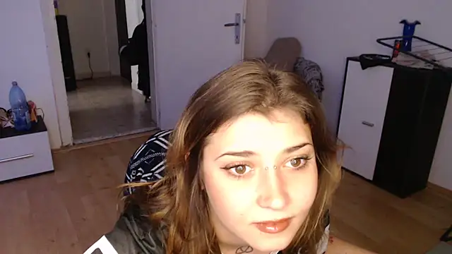 Snapshot of Aliens4twenty chatting on November 25, 2025, 8:03 am Aliens4twenty online show from November 25, 2025, 8:03 am