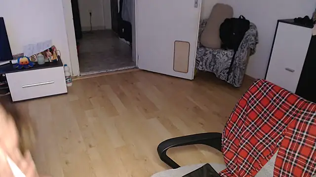 Snapshot of Aliens4twenty chatting on November 26, 2025, 9:31 am Aliens4twenty online show from November 26, 2025, 9:31 am