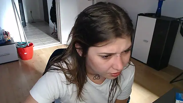 Snapshot of Aliens4twenty chatting on November 24, 2025, 8:14 am Aliens4twenty online show from November 24, 2025, 8:14 am