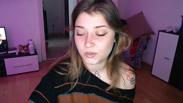 Snapshot of Aliens4twenty chatting on November 22, 2025, 8:57 am Aliens4twenty online show from November 22, 2025, 8:57 am