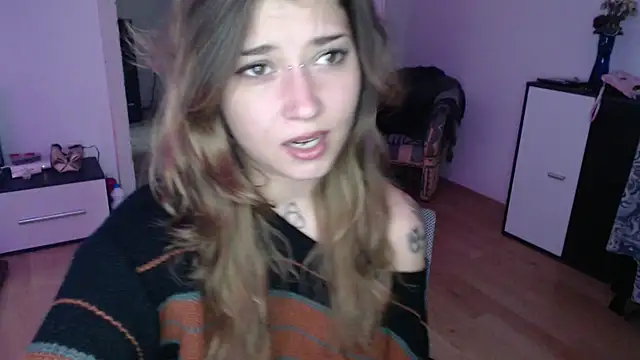 Snapshot of Aliens4twenty chatting on November 11, 2025, 9:59 am Aliens4twenty online show from November 11, 2025, 9:59 am