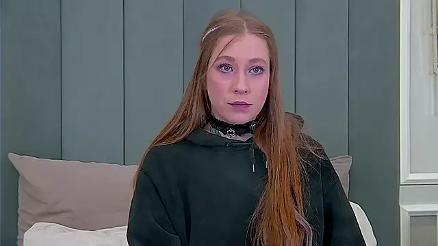 MiaEuphoria  online show from December 2, 2025, 3:19 am