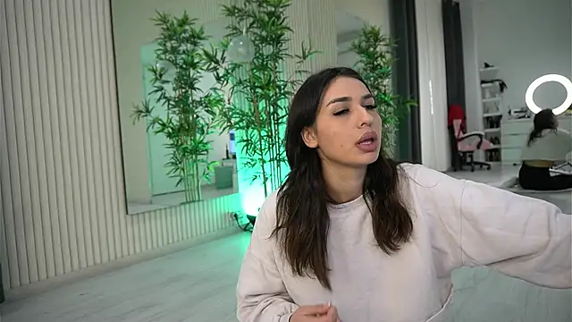 EmmaBlanco online show from December 2, 2025, 8:21 pm