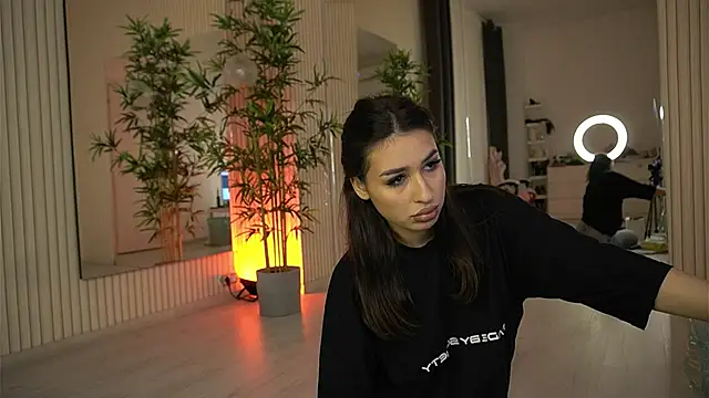 EmmaBlanco online show from December 4, 2025, 8:08 pm