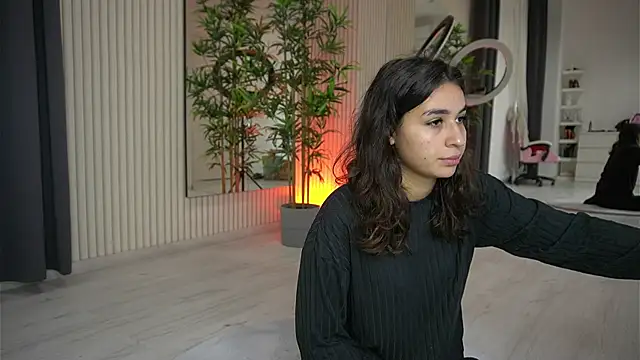 Snapshot of EmmaBlanco chatting on September 22, 2025, 5:13 am EmmaBlanco online show from September 22, 2025, 5:13 am