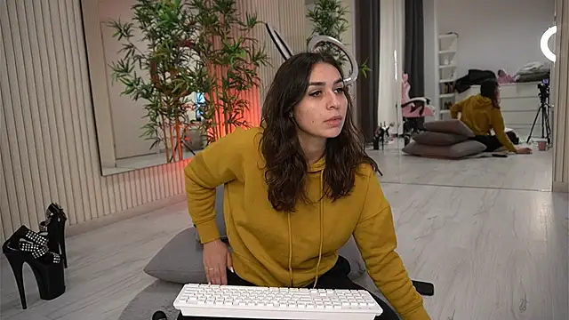 EmmaBlanco online show from October 18, 2025, 6:43 pm