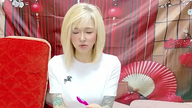 Snapshot of kimagure-fu- chatting on June 19, 2026, 1:39 pm kimagure-fu- online show from June 19, 2026, 1:39 pm