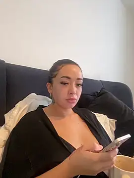 ItsCOCOx online show from October 15, 2025, 7:16 am