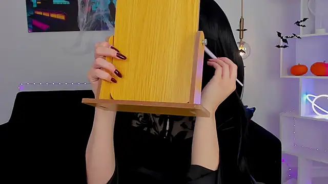 KiraHolli online show from October 31, 2025, 3:14 am