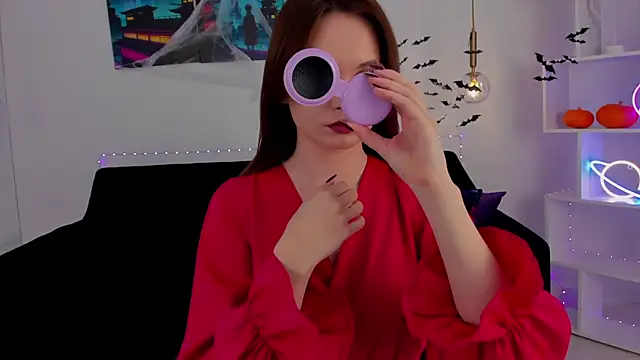 KiraHolli online show from October 28, 2025, 3:07 am