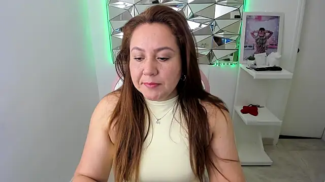 Snapshot of camixxx_m chatting on November 1, 2025, 12:32 pm camixxx m online show from November 1, 2025, 12:32 pm