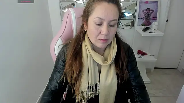 Snapshot of camixxx_m chatting on October 18, 2025, 12:29 pm camixxx m online show from October 18, 2025, 12:29 pm