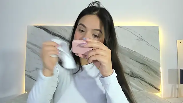 Snapshot of thamiina_ chatting on September 19, 2025, 7:07 pm thamiina online show from September 19, 2025, 7:07 pm