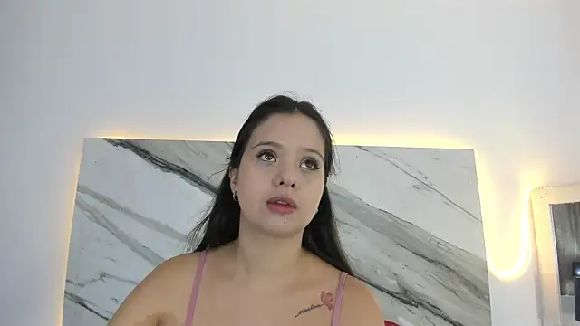 Snapshot of thamiina_ chatting on September 28, 2025, 12:01 pm thamiina online show from September 28, 2025, 12:01 pm