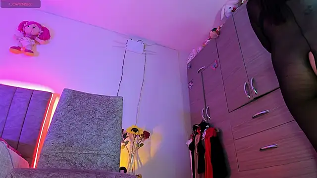 Snapshot of hot_Dariana_pantyhose chatting on April 5, 2026, 1:51 pm hot Dariana pantyhose online show from April 5, 2026, 1:51 pm