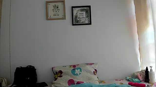 selena jhonson online show from December 4, 2025, 1:54 pm