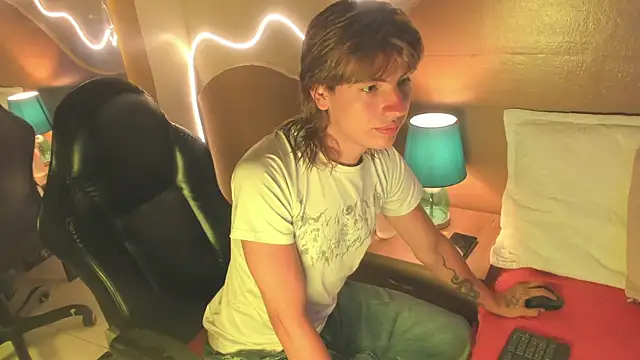 Snapshot of Enrrixxx_ chatting on April 5, 2026, 12:28 am Enrrixxx online show from April 5, 2026, 12:28 am