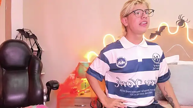 Enrrixxx  online show from October 24, 2025, 12:31 am