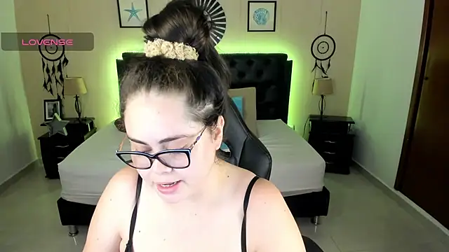 Snapshot of LolaVillalobos chatting on June 22, 2026, 2:03 pm LolaVillalobos online show from June 22, 2026, 2:03 pm