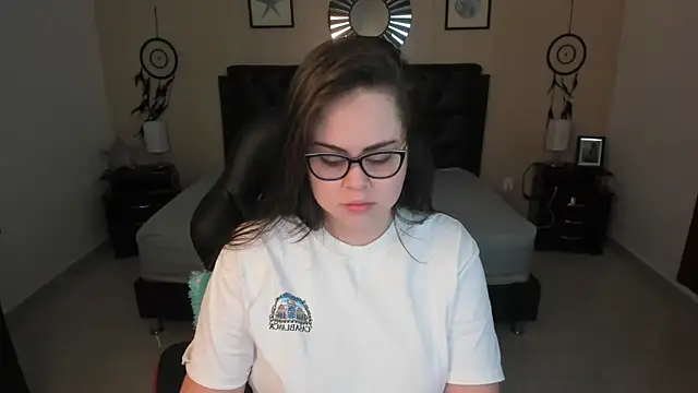 LolaVillalobos online show from February 18, 2026, 11:50 am