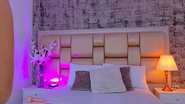 Snapshot of Edna_Copper chatting on October 4, 2025, 2:57 am Edna Copper online show from October 4, 2025, 2:57 am