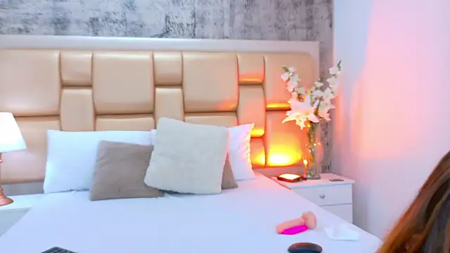 Snapshot of Edna_Copper chatting on November 23, 2025, 11:59 pm Edna Copper online show from November 23, 2025, 11:59 pm