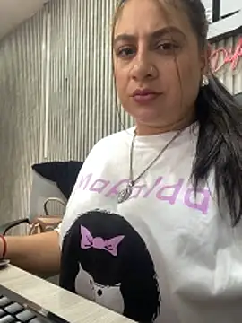 megvibes online show from October 17, 2025, 4:42 pm