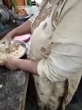 BHABHIJAAN7317 online show from November 9, 2025, 9:35 am