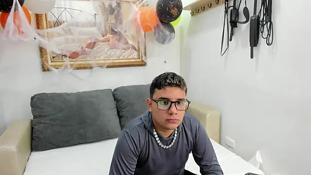 DavilANDkevin2 online show from October 25, 2025, 2:44 am