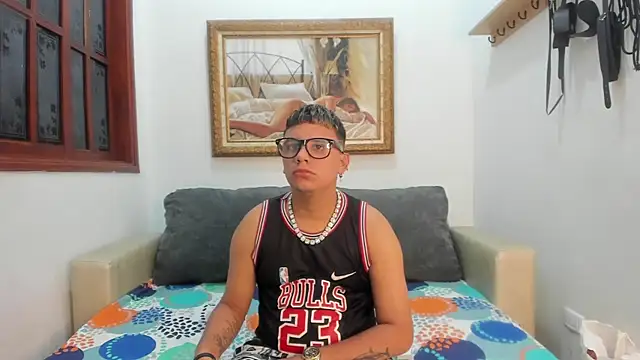 DavilANDkevin2 online show from October 19, 2025, 2:47 am