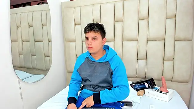 DavilANDkevin2 online show from November 30, 2025, 6:30 pm