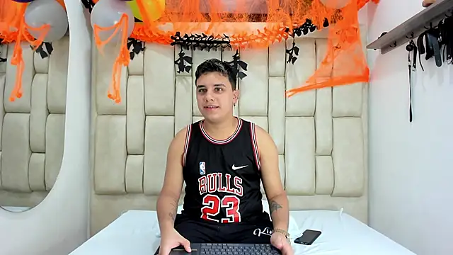 DavilANDkevin2 online show from October 29, 2025, 2:54 am