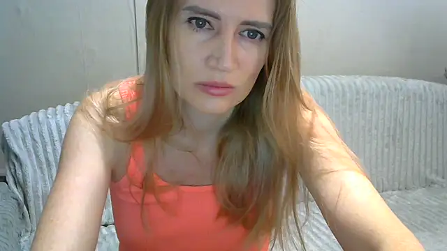 Snapshot of JessFoxxx chatting on February 13, 2026, 4:01 am JessFoxxx online show from February 13, 2026, 4:01 am