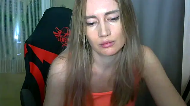 Snapshot of JessFoxxx chatting on February 3, 2026, 6:22 am JessFoxxx online show from February 3, 2026, 6:22 am