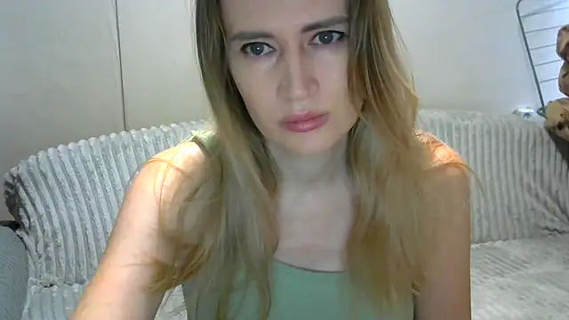 Snapshot of JessFoxxx chatting on February 18, 2026, 4:10 am JessFoxxx online show from February 18, 2026, 4:10 am