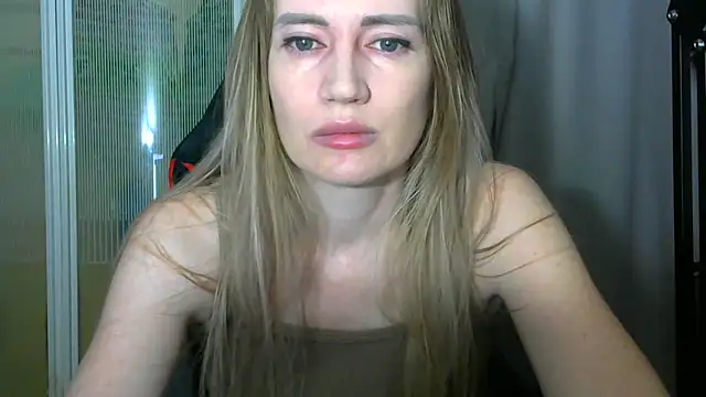 Snapshot of JessFoxxx chatting on February 14, 2026, 3:18 am JessFoxxx online show from February 14, 2026, 3:18 am