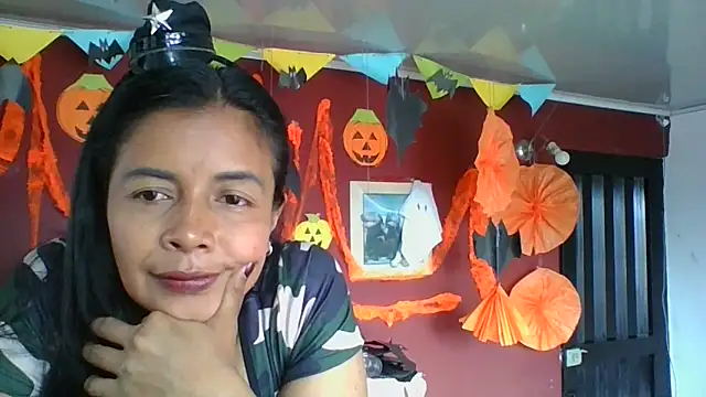 DianaOchoa  online show from October 30, 2025, 7:33 pm