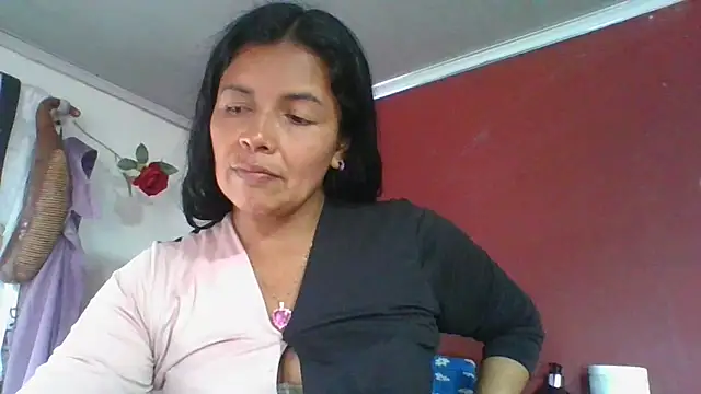 Snapshot of DianaOchoa_ chatting on April 27, 2026, 8:40 pm DianaOchoa online show from April 27, 2026, 8:40 pm