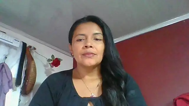 Snapshot of DianaOchoa_ chatting on May 5, 2026, 8:23 pm DianaOchoa online show from May 5, 2026, 8:23 pm