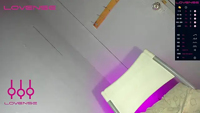 Snapshot of anitacruise chatting on April 9, 2026, 6:19 am anitacruise online show from April 9, 2026, 6:19 am