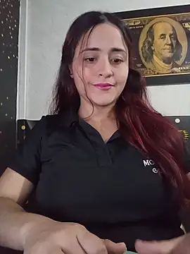 candy  fox  online show from November 20, 2025, 2:40 pm