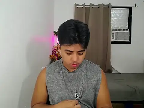 Snapshot of Hugecock2hundle_intown chatting on November 12, 2025, 4:55 pm Hugecock2hundle intown online show from November 12, 2025, 4:55 pm