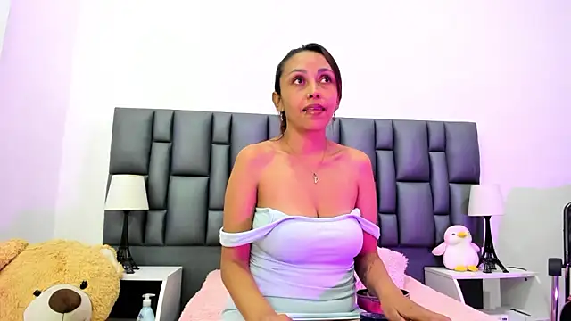 valeriasweet  online show from February 20, 2026, 8:22 pm