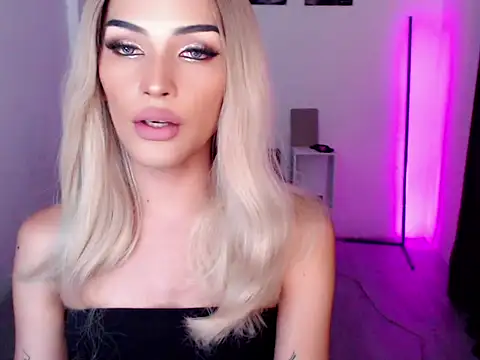 Snapshot of Alicegreenexx chatting on April 15, 2026, 11:27 pm Alicegreenexx online show from April 15, 2026, 11:27 pm