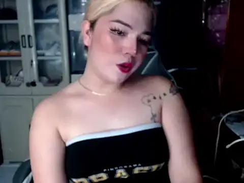 blonditax1111 online show from September 23, 2025, 7:48 am