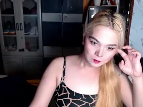 blonditax1111 online show from July 18, 2026, 10:35 am