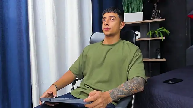 jaze bradley online show from December 2, 2025, 11:23 am