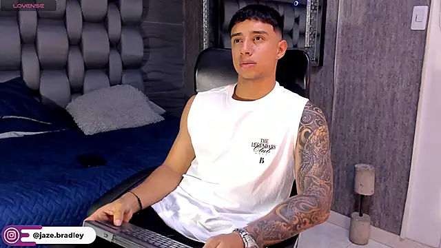 jaze bradley online show from September 14, 2025, 6:47 am