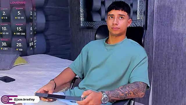 jaze bradley online show from September 29, 2025, 11:38 am